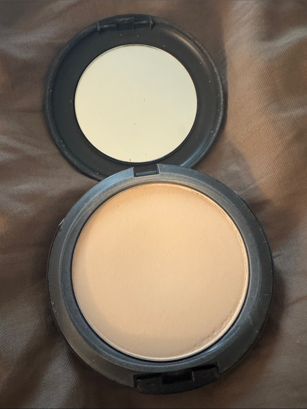 MAC Cosmetics Studio Fix Compact - Black- NW20 - Picture 3 of 4